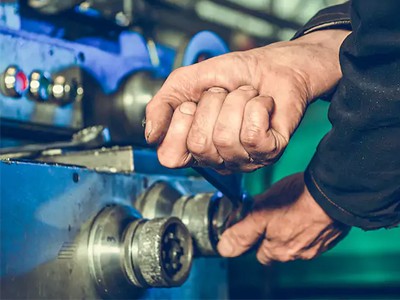 Kif Tgħabba Malajr l-Għodda Slant-Bed Line-Rail Lathe: Iċ-Ċavetta biex Titjie...